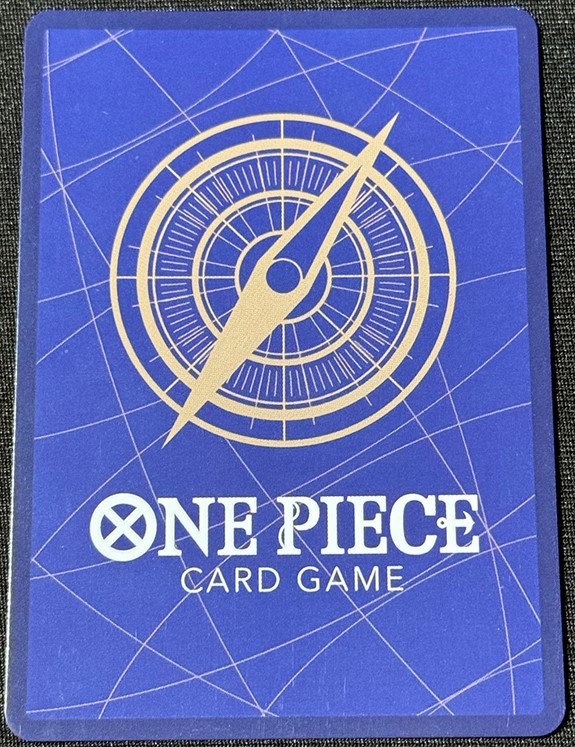 Dos teinté violet/terne d'une contrefaçon One Piece TCG